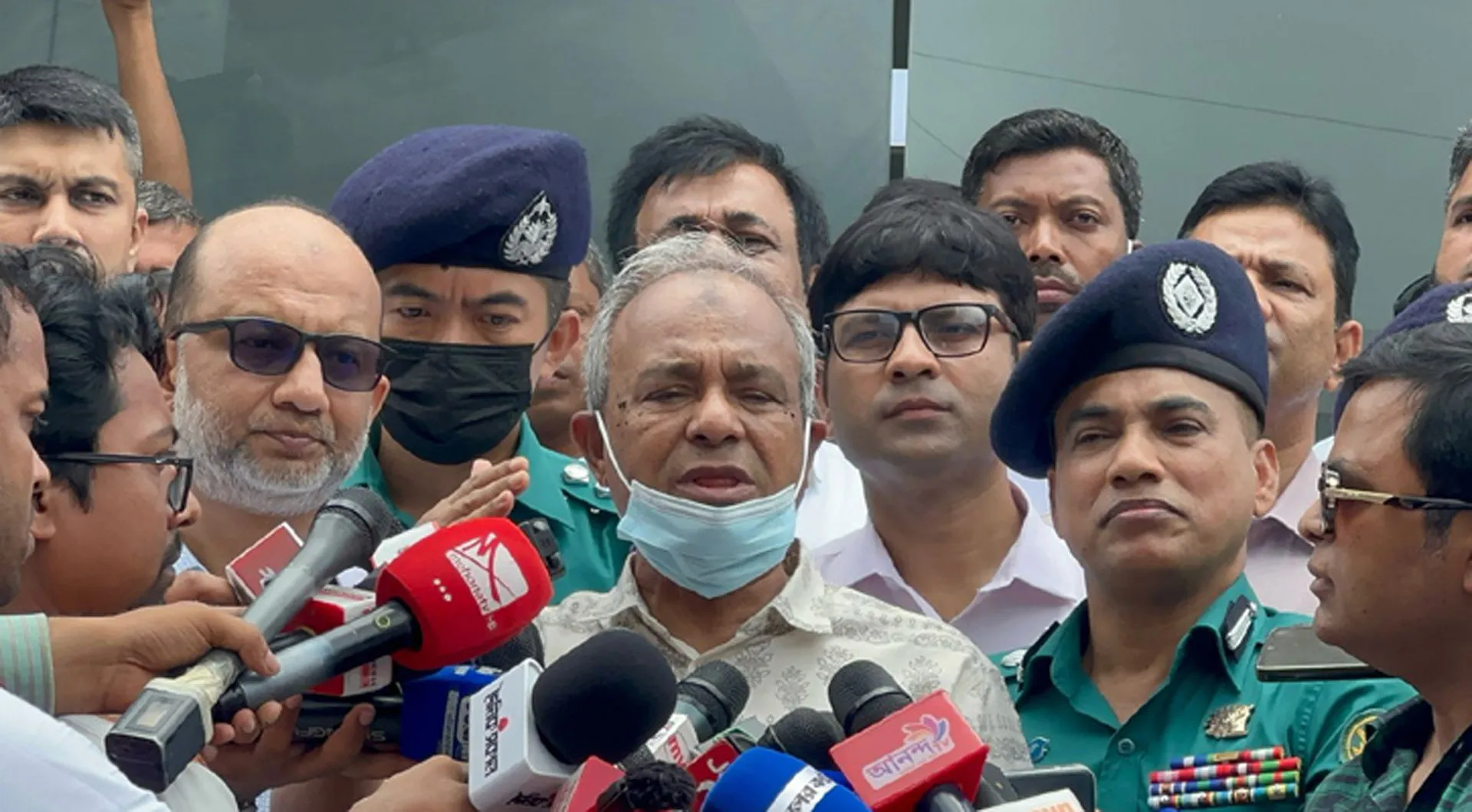 দেশে জঙ্গি নেই, মালয়েশিয়াফেরত ৩ জনের ভিসার মেয়াদ শেষ: স্বরাষ্ট্র উপদেষ্টা
